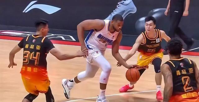 北京首钢84-74江苏，赛后数据一目了然，不是周琦，最大功臣是他