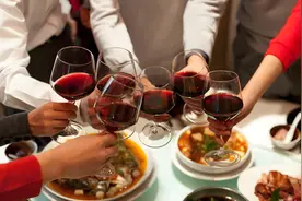 搞好人际关系最好的方法，不是请客吃饭，而是坚持“梅拉宾法则”图片