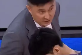 广东更换外援！12人季后赛框架出炉，胡明轩复苏，老莫贝昕组防线图片