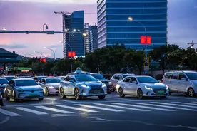 无钥匙进入的车钥匙在车里能锁车吗图片