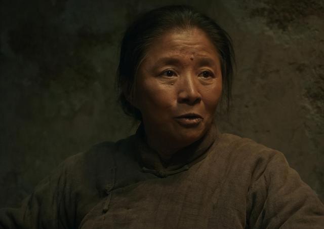 博主点评《生万物》角色“大脚娘”
