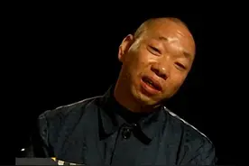 2010年，河南男子谎称外出打工，却藏在纸箱中三天，只为看清妻子图片