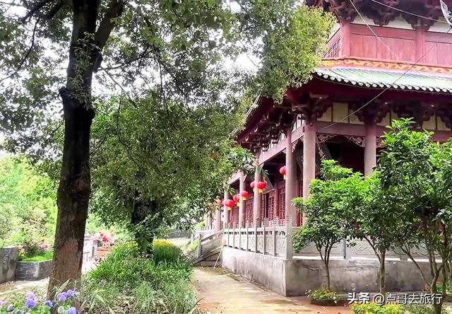 成都彭州被冷落的寺庙，殿宇壮观恢宏，位置堪称上乘，不要门票！