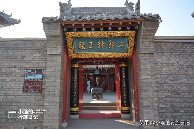 陕北有座“云顶天宫”，1公里山脊薄如刀背，挤了100多座古建筑