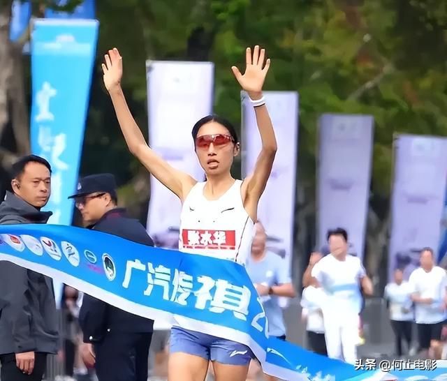 最快女护士风波再起，白岩松惹火上身，官媒出手句句戳打工人心坎