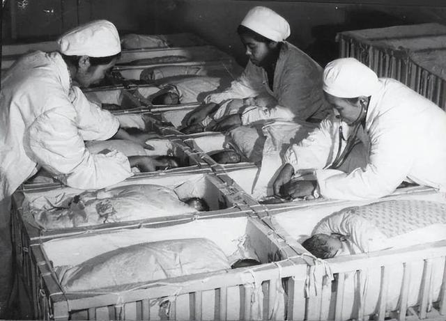 死亡高峰将至，中国如何面对这场“银发浪潮”？