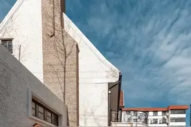 漫步胶州路，聆听光影中的建筑物语图片