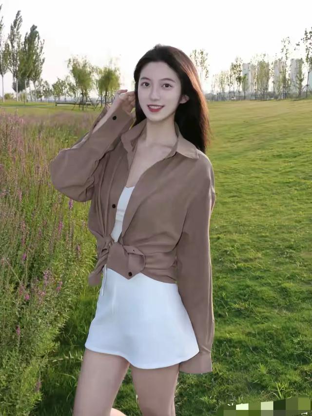兰州交大校花生图惊艳全网！网友惊叹：好似仙女下凡间！
