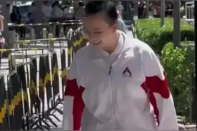 “人大附中女生的沉稳”引争议：撕开无数中国家庭的悲哀图片