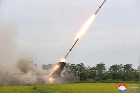 美日韩联合空中演习第二天 朝鲜发射10余枚火箭炮 打击范围可覆盖首尔图片