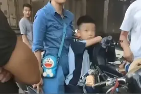 闹大了！南宁女子吃完榴莲口感不好，要求仅退款被拒，大闹商家！图片