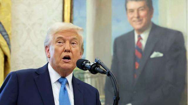 特朗普突然下令，不许向中国出售高端芯片，黄仁勋说了句大实话