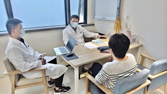 胃胀肚子胀、有大便没便意、常便秘，医生提醒：日常要注意这些