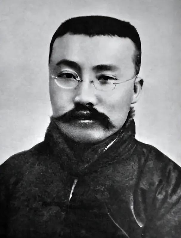 1951年，北京一名瘫痪的老头被捕，市委：就算剩一口气，也要抓他