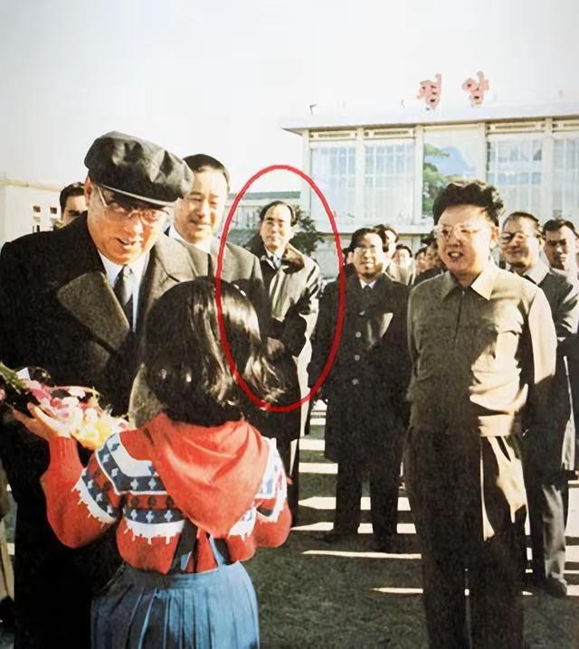 朝鲜“帝师”北京叛逃，上千武警围堵大使馆！背后藏着三国大棋局