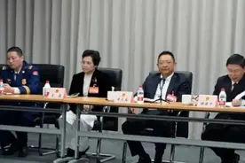 在发展中保障和改善民生，肖文高参加真如地区代表团分组审议图片