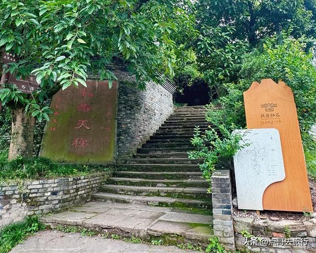 成都龙泉山被冷落的徒步线路，视野超级惊艳，地铁公交车可达！