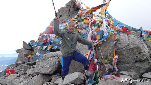 中国登山家、世界体育劳伦斯杯获得者夏伯渝登顶黑水三奥雪山