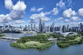 【深圳特区报】点亮“倒计时”牌 灯光秀无人机表演 场馆加快改造 深圳:以饱满热情喜迎十五运会图片