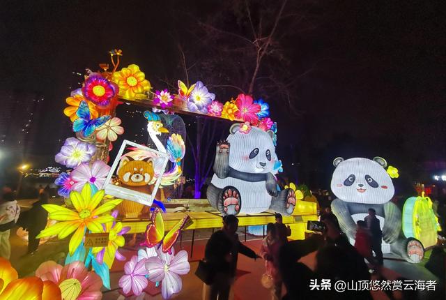 六万彩灯耀京城，文化美食任你逛，环保低碳夜晚热闹不停！