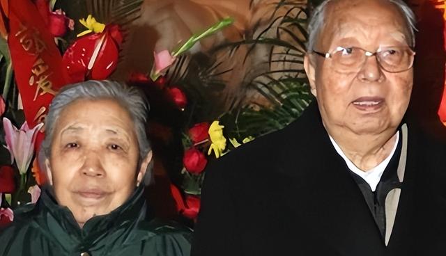 华国锋妻子韩芝俊	，如今年过九旬，至今在完成丈夫一个心愿