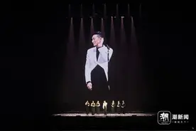 刘德华又滑跪！今晚杭州演唱会太拼了！姑娘泪崩：这句话全场太感动图片