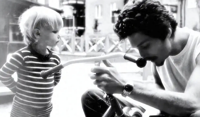 一路走好！短短半月，7位明星名人传死讯，最大103岁，最小28岁