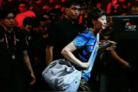 王曼昱安全问题被曝光：保镖护送脱身，3女子不停辱骂，全网炸锅图片