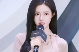 一眼惊艳！PEL赛事主持人王游方：无可挑剔的颜值！图片