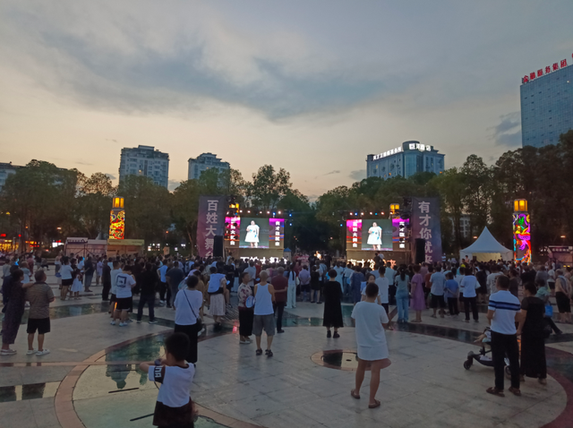 8月23日，百姓大舞台有才你就来！嘉陵广场再会