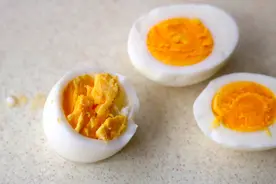 鸡蛋黄巧入药，治疗严重失眠图片