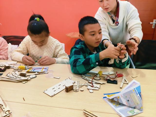 【酷玩科学】“友好相伴 快乐成长”敦煌市图书馆科普实验课堂——第四期《海盗船的内部结构》