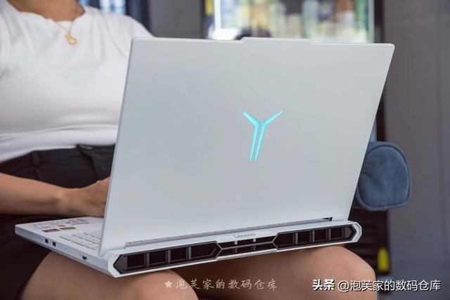 5070还是60？拯救者R9000P 8945HX+5070深度体验 白色性能再加50%