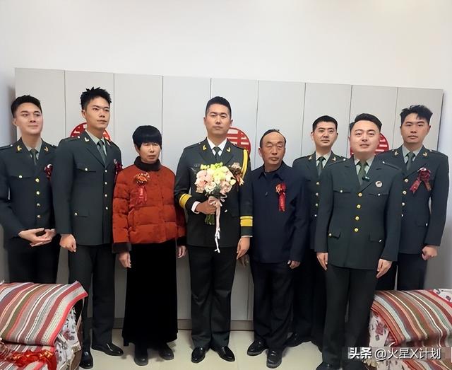 最帅升旗手张自轩大婚不到24小时，荒唐一幕出现，新娘受无妄之灾