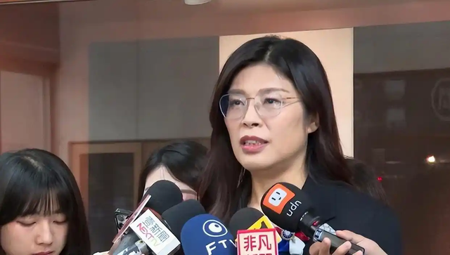 郑丽文不装了？国台办回应武统后，郑丽文宣称：绝不放弃武力保台