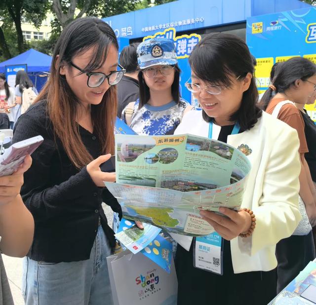 滕州文旅武汉博览会收获丰硕，文创产品出彩，展区人气爆棚