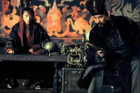 汉献帝被挟持二十年，最痛恨之人并非曹操，此人才是真正的汉贼！图片