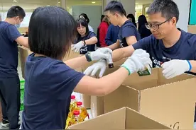 亲手打包200箱“最美食物包”，申城低收入家庭将收货美味与温暖图片