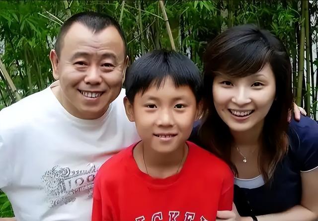 68岁潘长江豪宅名车无数	，晚年却为42岁女儿愁白头，真相泪崩！