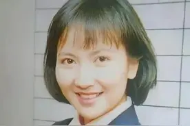 她是无法生育的“青蛇”陈美琪，善心收养重疾女婴，对她视如己出图片