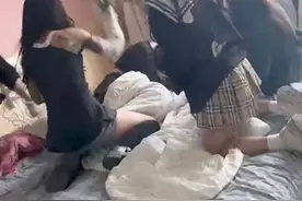 一网红被指涉脱衣殴打霸凌事件，警方：刑拘1人，处罚5人图片