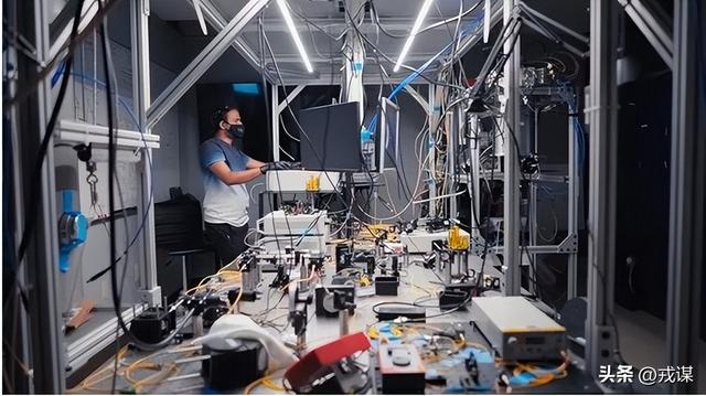 100英镑光纤“开挂”？英团队实现瞬间传送纠缠，量子网络新高度