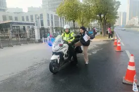 考前忘带身份证？武昌交警帮你解决“燃眉之急”！图片
