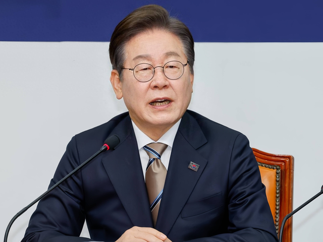 特朗普深夜发文	，宣布终止谈判，中国已接到通知，美亲密盟友倒戈