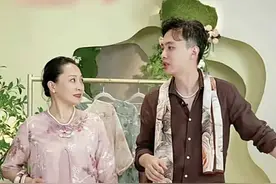 与辉同行还真是时刻紧跟老大哥的步调啊！图片