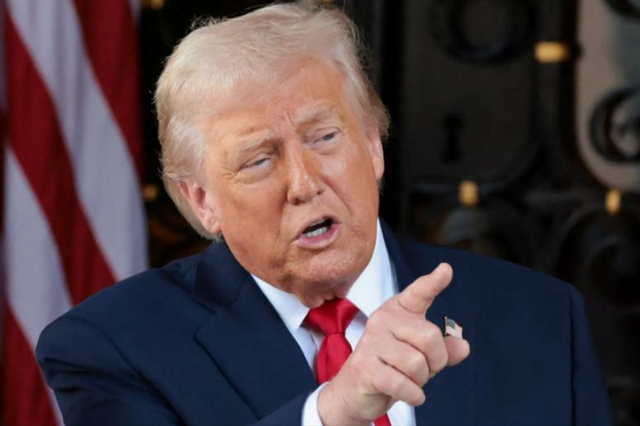 52：47	，特朗普没等来别人的掌声，先收到总统兵权被限通告