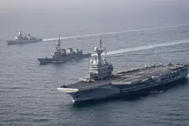 法国航母在南海周边军演，隐晦提到中国，法媒:42000吨外交图片