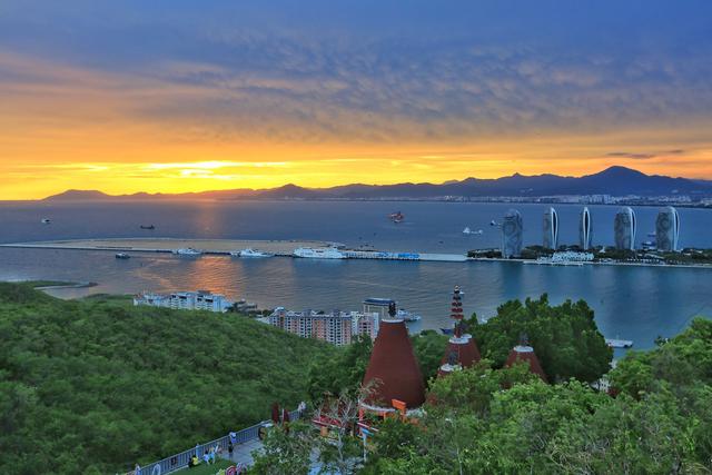 三亚鹿回头风景区，城市的浪漫地标，看浪漫的爱情传说和绝美海景