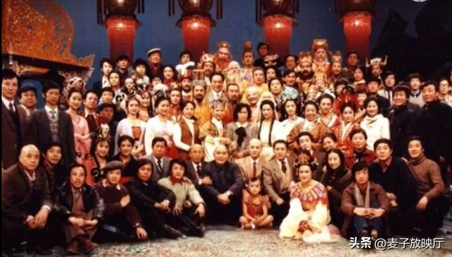 8岁光屁股火遍全国，现定居北京娶学霸为妻的他，是身价过亿高管