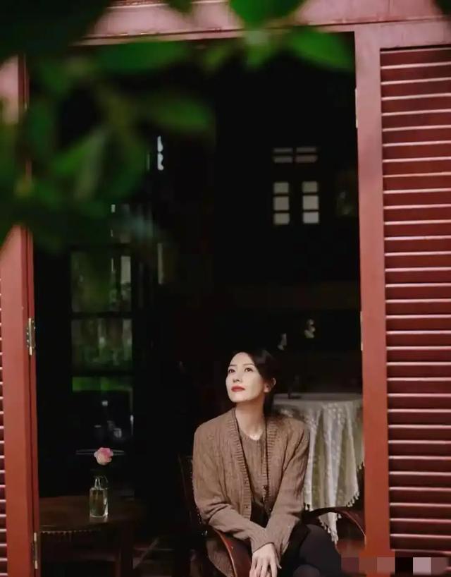 不愧是国民媳妇，从10几岁红到40多岁，感觉她可能红一辈子